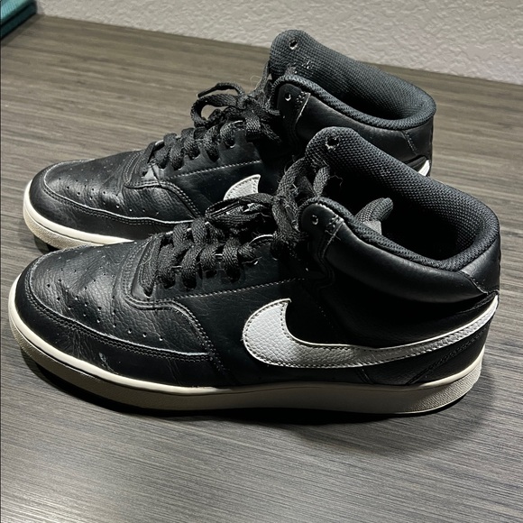 Nike Classic Black and White High-Tops - Picture 2 of 5